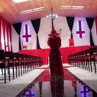 serem-banget-begini-penampakan-rumah-ibadah-pemuja-setan-pertama-di-dunia