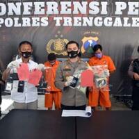 kapolres-trenggalek--3-orang-kami-amankan-terkait-perdaran-265-butir-pil-koplo