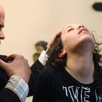 bukan-kursus-jahit-atau-masak-di-negara-ini-orang-orang-hobi-kursus-mengusir-setan