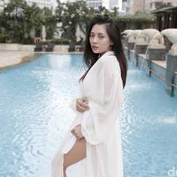 selebgram-seksi-berlliana-lovell-cerita-jadi-mualaf