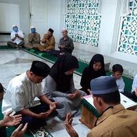 satu-keluarga-dari-simalungun-masuk-islam-di-masjid-raya-baiturrahman-banda-aceh