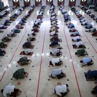 dmi-atur-shalat-jumat-2-gelombang-berdasarkan-ganjil-genap-nomor-ponsel