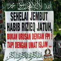 babinsa-dan-perangkat-desa-pasang-spanduk-edukasi-bahaya-covid-19