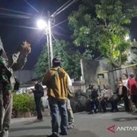 detik-detik-polisi-tangkap-puluhan-anggota-kelompok-jhon-kei-di-bekasi