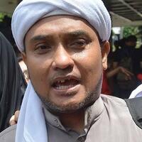 bantah-bakar-bendera-pdip-pa-212-itu-hanya-lembaran-plastik-gambar-kepala-banteng