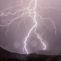 107-orang-tewas-tersambar-petir-di-india-dalam-dua-hari