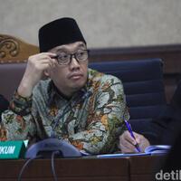 jatuhkan-vonis-7-tahun-hakim-juga-tolak-permohonan-jc-imam-nahrawi