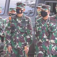 danlanal-banyuwangi-mendampingi-pangkoarmada-2-saksikan-serbuan-pasukan-amfibi