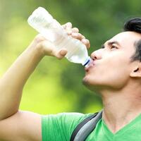 ternyata-minum-air-putih-juga-berbahaya-simak-ulasannya