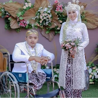 gadis-cantik-di-batang-nikahi-pria-difabel-tak-gentar-meski-ditolak-keluarga