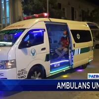 aneh-dan-unik-mobil-ambulans-mbois-mirip-bar-jauh-dari-kesan-horor-mau-coba-naik