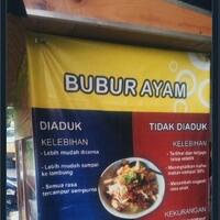 makan-bubur-diaduk-atau-nggak-diaduk-kang-bubur-ini-mengedukasi