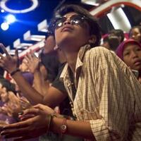 pemirsa-honorer-hadir-dalam-acara-live-streaming