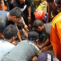 kakek-wawi-terjebur-ke-kubangan-tinja-septic-tank-di-lenteng-agung-tewas