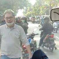 detik-detik-ambulance-penuh-pasien-di-depok-dihadang-oknum-bikin-kesal