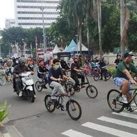 bundaran-hi-kembali-dipadati-pesepeda-pelari-meski-tak-ada-cfd