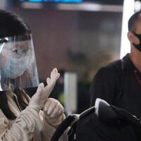 sudah-pakai-face-shield-perlukah-pakai-masker-ini-jawaban-yurianto