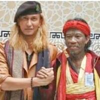 viral-video-habib-bahar-smith-main-gitar-nyanyi-suci-dalam-debu