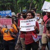 protes-di-kantor-kemendagri-warga-papua-otsus-no-referendum-yes