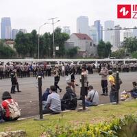 massa-gelar-aksi-demo-di-depan-dpr-tolak-pengesahan-ruu-hip-dan-omnibus-law