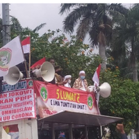 demo-di-dpr-ketua-mui-dki-komunis-dan-anteknya-haram-tinggal-di-ri