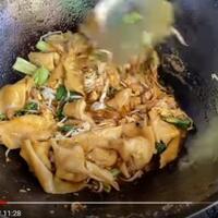viral-pangsit-goreng-lek-gino-mau-beli-antre-4-hari-sampai-2-minggu