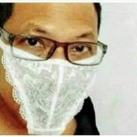 masker-istri-jendral-lewat-pria-ini-pakai-masker-super-unik-segini-harganya