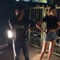 video-wanita-ludahi-pengendara-motor-gegara-tak-terima-ngebut-diklakson