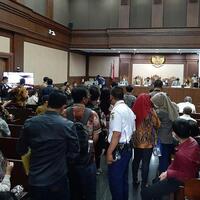 pengkhianatan--wakil-rakyat--demi-uang-komisi