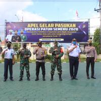 kapolresta-danlanal-dandim-bagikan-masker-ke-pengendara-cegah-penyebaran-covid-19