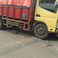 terpental-masuk-kolong-truk-saat-suami-nyalip-istri-anak-tewas-tergilas