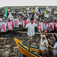 demo-tolak-reklamasi-ancol-sempat-rusuh-massa-lempari-kantor-anies-pakai-telur