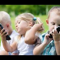 masih-mau-kasih-handphone-sama-anak