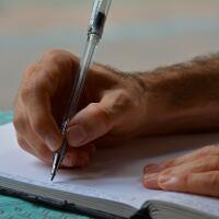 kenapa-sih-milih-curhat-ke-buku-diary