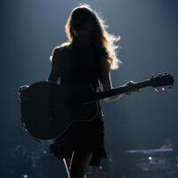 namaku-dara-seorang-biduanita