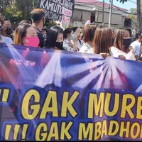 gak-murel-gak-mbadok-purel-menuntut-di-balai-kota-surabaya