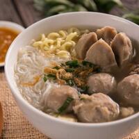 viral-pedagang-bakso-di-puncak-gunung-cikuray-pendaki-berebut