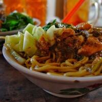mie-ayam-cuma-lima-ribu-ini-ada-di-yogya-porsinya-bikin-kenyang
