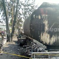 truk-bbm-meledak-di-medan-pertamina-selidiki-dugaan--kencing--di-jalan