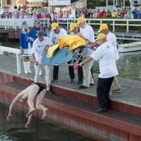 tradisi-unik-di-negara-ini-bahaya-bagi-kaum-rebahan-ada-apa-ya