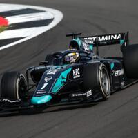 sean-gelael-hanya-menjadi-penonton-di-sirkuit-silverstone-inggris