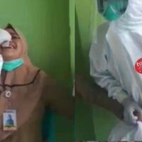 burung-petugas-medis-di-cekek-sampai-linu-saat-test-swab-si-ibu-bikin-gemes-deh