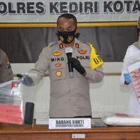 suami-di-kediri-jual-istri-untuk-layani-threesome-dan-swinger