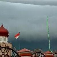 angin-kencang-bak-badai-terjadi-usai-awan--tsunami--muncul-di-meulaboh