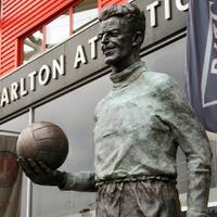 kisah-di-balik-patung-sam-bartrem-sang-kiper-legendaris-dari-charlton