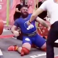 tak-kuat-angkat-beban-408-kg-lutut-pria-ini-langsung-patah