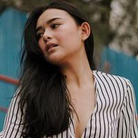 pose-amanda-manopo-diatas-ranjang-ini-bisa-bikin-lutut-lemes