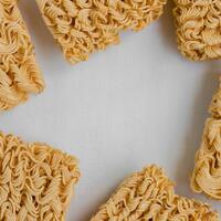 jangan-ditiru-ini-dia-cara-mengonsumsi-mie-instan-versi-ane