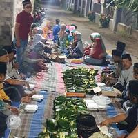 ini-baritan-takir-plontang-ritual-warga-blitar-peringati-suroan