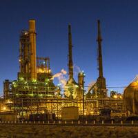 minyak-naik-saat-badai-melanda-teluk-meksiko